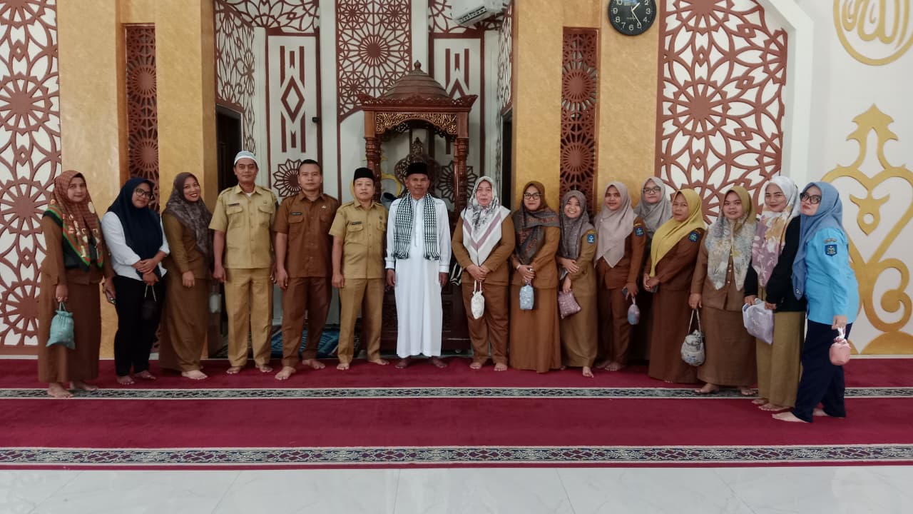 ASN dan Pegawai BPKPAD Kota Sibolga Laksanakan Sholat Zuhur Berjamaah